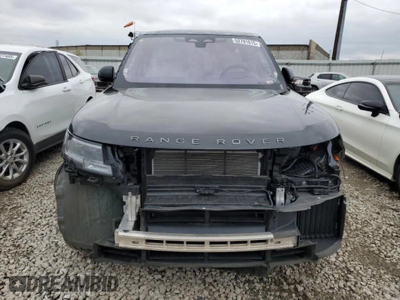 2023 Land Rover Range Rover SE z VIN SALKP9E72PA084611, wystawiony jako Copart lot #52791615 z przebiegiem Nie podano mil oraz Szkoda całkowita • Salvage title. Historia ofert i sprzedaży dostępna na DreamBid. Obrazek 5.