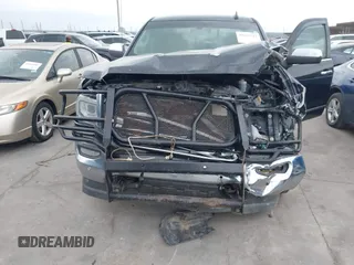 2018 GMC Sierra 1500 SLT z VIN 3GTU2NEC7JG617050, wystawiony jako IAAI lot #42403912 z przebiegiem 215 748 mil mil oraz . Historia ofert i sprzedaży dostępna na DreamBid. Obrazek 6.