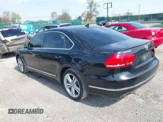 2014 Volkswagen Passat SEL Premium z VIN 1VWCN7A32EC086821, wystawiony jako IAAI lot #42006050 z przebiegiem 153 027 mil mil oraz . Historia ofert i sprzedaży dostępna na DreamBid. Obrazek 3.
