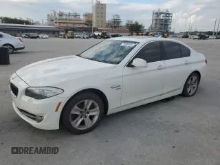 2012 BMW 5 Series 528i xDrive z VIN WBAXH5C50CDW04329, wystawiony jako Copart lot #84813424 z przebiegiem Nie podano mil oraz Szkoda całkowita • Salvage title. Historia ofert i sprzedaży dostępna na DreamBid. Obrazek 1.