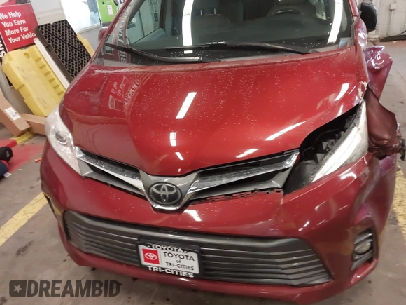 2018 Toyota Sienna XLE Auto Access Seat with VIN 5TDYZ3DC8JS935926, listed as a IAAI auction lot 41630567 with 105,224 mi miles. Bid and sale history available at carsss.com. Image 12.