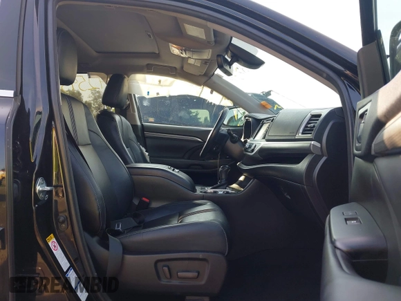 2018 Toyota Highlander SE with VIN 5TDJZRFH7JS868717, listed as a IAAI auction lot 42593499 with 83,533 mi miles and . Bid and sale history available at DreamBid. Image 5.