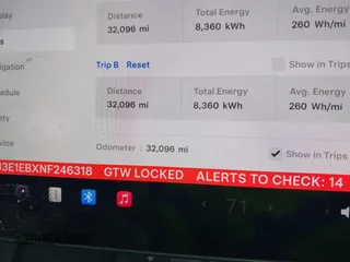 2022 Tesla Model 3 Long Range z VIN 5YJ3E1EBXNF246318, wystawiony jako IAAI lot #42131425 z przebiegiem 32 096 mil mil oraz . Historia ofert i sprzedaży dostępna na DreamBid. Obrazek 14.