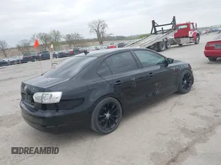 2014 Volkswagen Jetta SE z VIN 3VWD17AJ7EM388375, wystawiony jako IAAI lot #42144779 z przebiegiem 104 801 mil mil oraz . Historia ofert i sprzedaży dostępna na DreamBid. Obrazek 4.