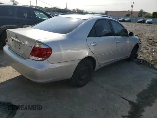 2005 Toyota Camry LE z VIN 4T1BE30K85U569235, wystawiony jako Copart lot #60223665 z przebiegiem 207 341 mil mil oraz Szkoda całkowita • Salvage title. Historia ofert i sprzedaży dostępna na DreamBid. Obrazek 3.