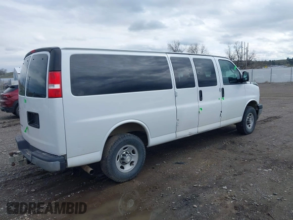 2018 Chevrolet Express Passenger LT z VIN 1GAZGPFG0J1329933, wystawiony jako IAAI lot #42116300 z przebiegiem 114 269 mil mil oraz . Historia ofert i sprzedaży dostępna na DreamBid. Obrazek 4.