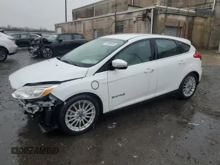 2016 Ford Focus Electric z VIN 1FADP3R42GL234563, wystawiony jako Copart lot #43955695 z przebiegiem 66 636 mil mil oraz Szkody całkowita. Historia ofert i sprzedaży dostępna na DreamBid. Obrazek 1.