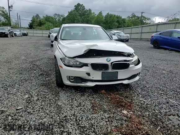 2015 BMW 3 Series 328i xDrive z VIN WBA3B5C58FF962349, wystawiony jako Copart lot #57856995 z przebiegiem 74 821 mil mil oraz Szkoda całkowita • Salvage title. Historia ofert i sprzedaży dostępna na DreamBid. Obrazek 13.