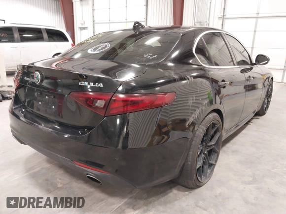 2017 Alfa Romeo Giulia Ti z VIN ZARFAECN7H7554902, wystawiony jako IAAI lot #41599442 z przebiegiem 84 045 mil mil oraz . Historia ofert i sprzedaży dostępna na DreamBid. Obrazek 4.
