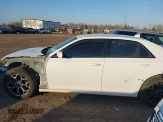 2018 Chrysler 300 with VIN 2C3CCAGG9JH250674, listed as a IAAI auction lot 41770040 with 147,642 mi miles. Bid and sale history available at carsss.com. Image 14.
