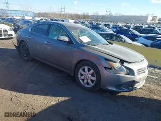 2009 Nissan Maxima 3.5 S with VIN 1N4AA51E59C819080, listed as a IAAI auction lot 41220175 with 239,633 mi miles. Bid and sale history available at carsss.com. Image 1.