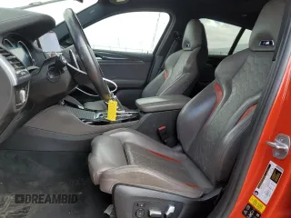 2020 BMW X4 M z VIN 5YMUJ0C08LLU67316, wystawiony jako Copart lot #53398995 z przebiegiem 34 470 mil mil oraz Szkody całkowita. Historia ofert i sprzedaży dostępna na DreamBid. Obrazek 7.
