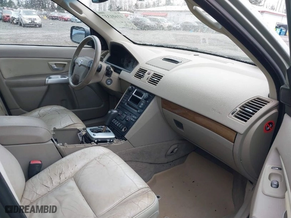 2006 Volvo XC90 2.5L Turbo with VIN YV4CZ592661289017, listed as a IAAI auction lot 41601337 with 235,356 mi miles. Bid and sale history available at carsss.com. Image 5.