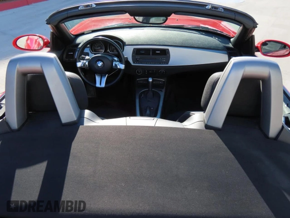 2008 BMW Z4 3.0i z VIN 4USBU33528LW76296, wystawiony jako Copart lot #48977075 z przebiegiem 56 115 mil mil oraz Szkoda całkowita • Salvage title. Historia ofert i sprzedaży dostępna na DreamBid. Obrazek 6.