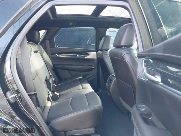 2021 Cadillac XT5 AWD Premium Luxury with VIN 1GYKNDRS0MZ135660, listed as a IAAI auction lot 41123089 with 26,361 mi miles. Bid and sale history available at carsss.com. Image 8.