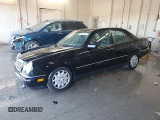 1998 Mercedes-Benz E-Class with VIN WDBJF65F2WA518941, listed as a Copart auction lot 42422425 with 153,131 mi miles and Salvage Title. Bid and sale history available at carsss.com. Image 1.