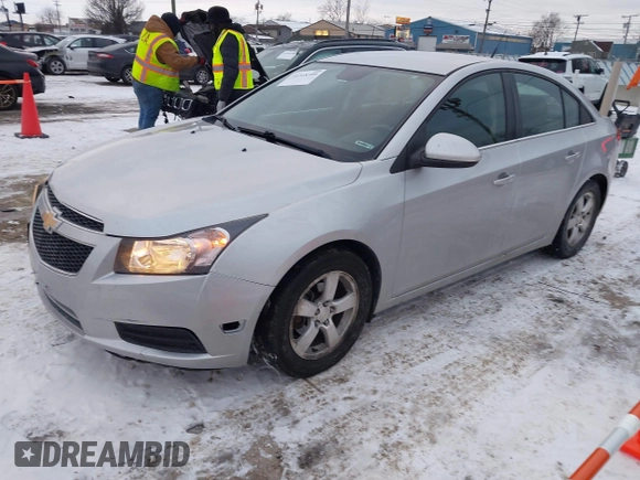 2014 Chevrolet Cruze 1LT z VIN 1G1PC5SB3E7224548, wystawiony jako IAAI lot #41318399 z przebiegiem 185 087 mil mil oraz . Historia ofert i sprzedaży dostępna na DreamBid. Obrazek 18.