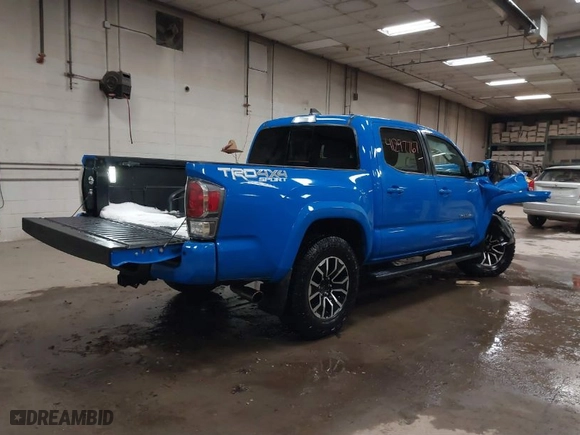 2020 Toyota Tacoma 4WD SR5 with VIN 3TMCZ5AN1LM325672, listed as a IAAI auction lot 41297767 with 90,556 mi miles. Bid and sale history available at carsss.com. Image 4.
