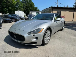2010 Maserati GranTurismo z VIN ZAM45KMA2A0051367, wystawiony jako Copart lot #66652475 z przebiegiem 43 225 mil mil oraz Czysty tytuł • Clean title. Historia ofert i sprzedaży dostępna na DreamBid. Obrazek 2.