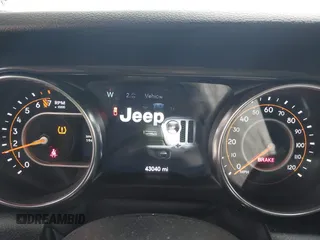 2021 Jeep Gladiator Willys with VIN 1C6HJTAG1ML572638, listed as a IAAI auction lot 42065562 with 43,040 mi miles and . Bid and sale history available at DreamBid. Image 7.