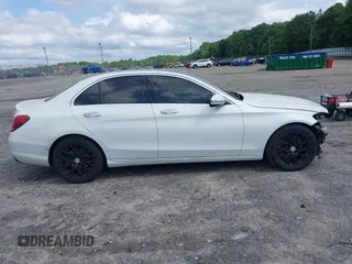 2016 Mercedes-Benz C 300 z VIN 55SWF4JB3GU163946, wystawiony jako IAAI lot #42364271 z przebiegiem 135 157 mil mil oraz . Historia ofert i sprzedaży dostępna na DreamBid. Obrazek 14.