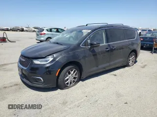 2021 Chrysler Pacifica Touring L with VIN 2C4RC1BG5MR527753, listed as a Copart auction lot 61753065 with Not provided miles and Salvage title. Bid and sale history available at DreamBid. Image 1.