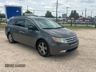 2013 Honda Odyssey Touring с VIN 5FNRL5H94DB027157, выставлен на аукционе Copart как лот 59420025 с пробегом 212 867 миль миль и Чистый • Clean title. История ставок и продаж доступна на DreamBid. Изображение 1.
