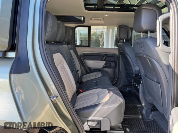 2022 Land Rover Defender z VIN SALE3ERU2N2063122, wystawiony jako Copart lot #88522655 z przebiegiem 89 354 mil mil oraz Czysty tytuł • Clean title. Historia ofert i sprzedaży dostępna na DreamBid. Obrazek 6.
