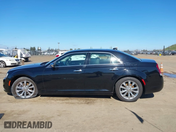 2019 Chrysler 300 Limited with VIN 2C3CCAKG8KH610865, listed as a IAAI auction lot 41668294 with 121,656 mi miles. Bid and sale history available at carsss.com. Image 14.