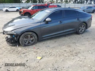 2023 Kia K5 LXS z VIN 5XXG14J22PG191271, wystawiony jako Copart lot #56509455 z przebiegiem 42 480 mil mil oraz Szkoda całkowita • Salvage title. Historia ofert i sprzedaży dostępna na DreamBid. Obrazek 1.