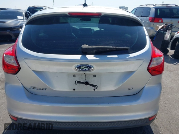 2014 Ford Focus SE z VIN 1FADP3K28EL254693, wystawiony jako IAAI lot #42280155 z przebiegiem 126 250 mil mil oraz . Historia ofert i sprzedaży dostępna na DreamBid. Obrazek 16.