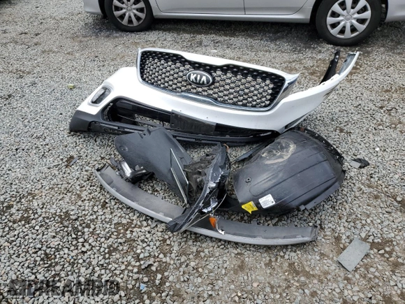 2017 Kia Sorento EX z VIN 5XYPH4A57HG301802, wystawiony jako Copart lot #55183885 z przebiegiem 128 064 mil mil oraz Szkoda całkowita • Salvage title. Historia ofert i sprzedaży dostępna na DreamBid. Obrazek 13.