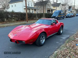 1978 Chevrolet Corvette z VIN 1Z87L8S437007, wystawiony jako Copart lot #89359805 z przebiegiem 84 490 mil mil oraz Czysty tytuł • Clean title. Historia ofert i sprzedaży dostępna na DreamBid. Obrazek 2.