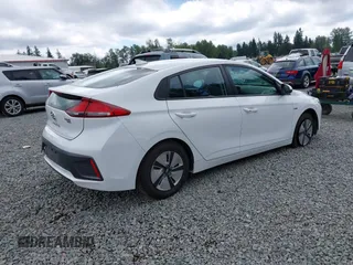2020 Hyundai Ioniq Blue z VIN KMHC65LC0LU233688, wystawiony jako IAAI lot #42573852 z przebiegiem 61 293 mil mil oraz . Historia ofert i sprzedaży dostępna na DreamBid. Obrazek 4.