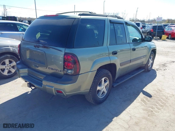 2004 Chevrolet TrailBlazer LS with VIN 1GNDT13S442359669, listed as a IAAI auction lot 42049642 with 111,817 mi miles. Bid and sale history available at carsss.com. Image 4.