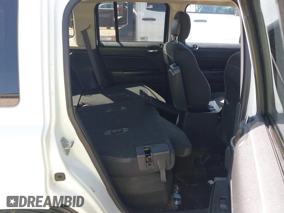 2016 Jeep Patriot Sport SE with VIN 1C4NJPBAXGD753958, listed as a IAAI auction lot 42052122 with 175,502 mi miles and . Bid and sale history available at carsss.com. Image 8.