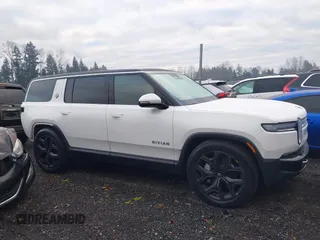 2025 Rivian R1S Adventure z VIN 7PDSGBBA3SN052257, wystawiony jako IAAI lot #41289615 z przebiegiem 2746 mil mil oraz . Historia ofert i sprzedaży dostępna na DreamBid. Obrazek 14.