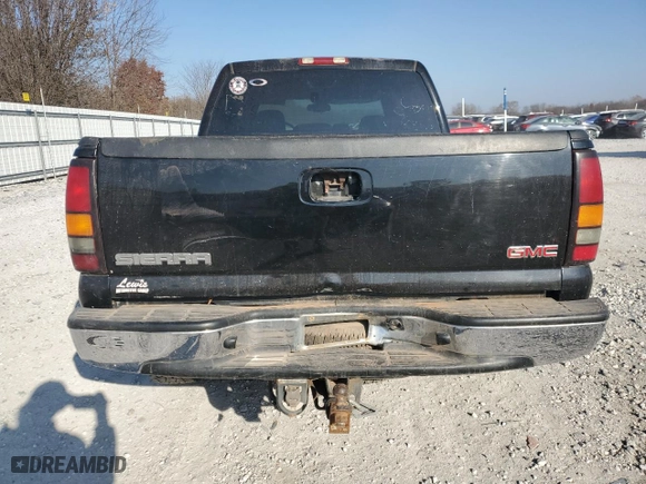 2004 GMC Sierra 1500 Crew Cab SLT with VIN 2GTEK13T541370088, listed as a Copart auction lot 82780284 with 394,164 mi miles and Salvage Title. Bid and sale history available at carsss.com. Image 6.