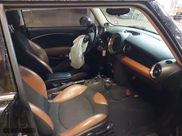 2013 MINI Cooper Hardtop S with VIN WMWSV3C57DT390101, listed as a IAAI auction lot 41473831 with 92,320 mi miles. Bid and sale history available at carsss.com. Image 5.
