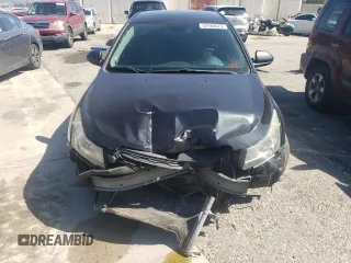 2015 Chevrolet Cruze LS z VIN 1G1PA5SG2F7278331, wystawiony jako Copart lot #52380075 z przebiegiem 138 848 mil mil oraz Szkoda całkowita • Salvage title. Historia ofert i sprzedaży dostępna na DreamBid. Obrazek 5.