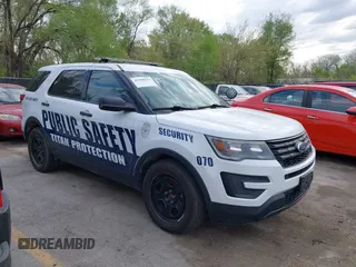 2017 Ford Police Interceptor Utility z VIN 1FM5K8AR9HGB92870, wystawiony jako IAAI lot #41998262 z przebiegiem 131 343 mil mil oraz . Historia ofert i sprzedaży dostępna na DreamBid. Obrazek 13.