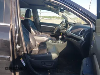 2018 Toyota Highlander SE with VIN 5TDKZRFH1JS529875, listed as a IAAI auction lot 42181502 with 182,652 mi miles and . Bid and sale history available at DreamBid. Image 5.