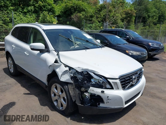 2013 Volvo XC60 3.2L z VIN YV4952DL7D2429586, wystawiony jako IAAI lot #42299502 z przebiegiem 101 249 mil mil oraz . Historia ofert i sprzedaży dostępna na DreamBid. Obrazek 1.