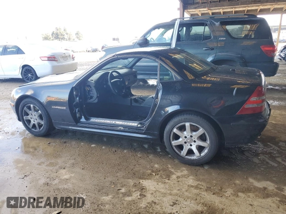 2001 Mercedes-Benz SLK 230 Kompressor z VIN WDBKK49F41F209482, wystawiony jako Copart lot #45523305 z przebiegiem Nie podano mil oraz Szkoda całkowita • Salvage title. Historia ofert i sprzedaży dostępna na DreamBid. Obrazek 2.