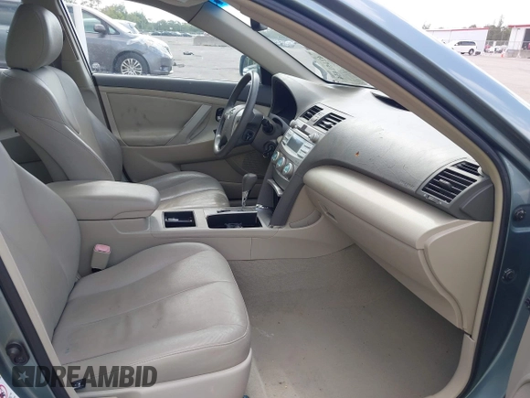 2008 Toyota Camry LE z VIN 4T1BE46K68U758676, wystawiony jako IAAI lot #42151454 z przebiegiem 137 993 mil mil oraz . Historia ofert i sprzedaży dostępna na DreamBid. Obrazek 5.