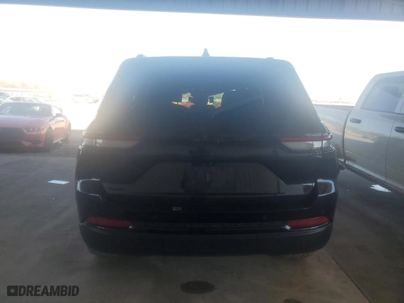 2024 Jeep Grand Cherokee Altitude with VIN 1C4RJHAGXRC715538, listed as a Copart auction lot 47935465 with 39,736 mi miles and Non Repairable. Bid and sale history available at carsss.com. Image 6.