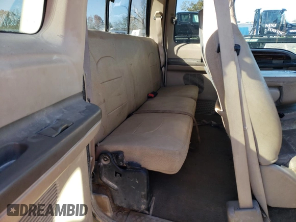 2000 Ford F-250 XL z VIN 1FTNX21F0YEE44462, wystawiony jako Copart lot #78092144 z przebiegiem 286 852 mil mil oraz Szkoda całkowita • Salvage title. Historia ofert i sprzedaży dostępna na DreamBid. Obrazek 10.