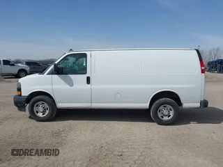 2018 Chevrolet Express Cargo Van with VIN 1GCWGAFP8J1253370, listed as a IAAI auction lot 41791109 with 101,253 mi miles. Bid and sale history available at carsss.com. Image 14.