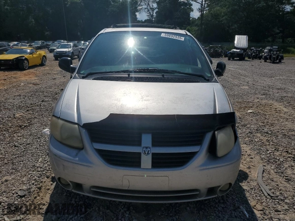 2005 Dodge Caravan SXT with VIN 2D4GP44L85R456124, listed as a Copart auction lot 59892535 with 105,301 mi miles and Salvage title. Bid and sale history available at DreamBid. Image 5.
