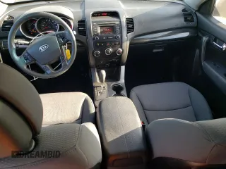 2013 Kia Sorento LX z VIN 5XYKT3A69DG419372, wystawiony jako Copart lot #55088725 z przebiegiem 90 327 mil mil oraz Szkoda całkowita • Salvage title. Historia ofert i sprzedaży dostępna na DreamBid. Obrazek 8.